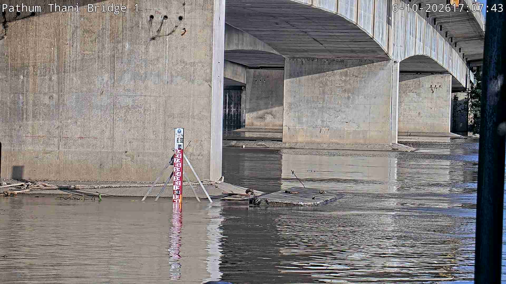 ภาพไม้วัดระดับน้ำ สะพานปทุมธานี 1